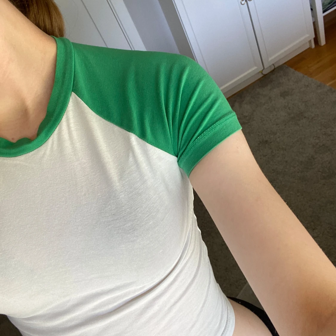 Vit och grön t-shirt från Divided - 90