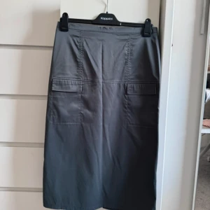 Fin midikjol - Storlek XS/S - Superfin kjol som aldrig kommit till användning. Skulle säga att den passar någon som har XS /S i storlek. 