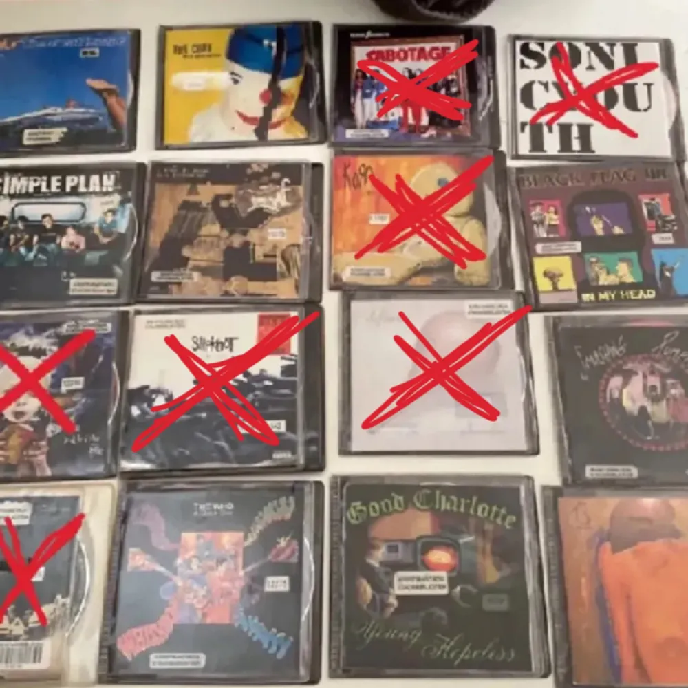 Säljer Radiohead, Blur, och andra som, Black Flag, Slipknot, The Cure, fungerar mycket väl men köptes second hand från ett biblioteket.  1 - 20kr 2 - 70kr Alla - 200kr kontakta mig om ni vill ha en specifik cd-skiva!!. Övrigt.