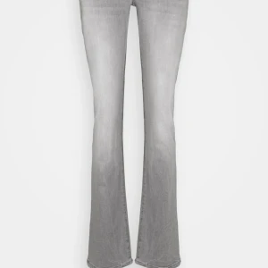 Ltb jeans valerie - Ltb jeans i jätte bra skick. Midja - 28 och längd - 32. Skriv för mer info om de behövs!