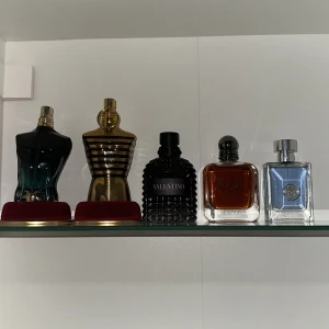 Sampels - Hej, nu finns fina parfym sampels ute på profilen. Det finns 2,3,5 och 10ml, såklart så kan man t.ex köpa 2st 2ml så blir det 4ml om det önskas. Kan tänkas att sälja de fulla. För närmare information kika in profilen. Hör av er vid frågor !