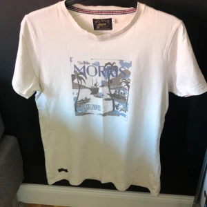 Morris t-shirt  - Riktigt fet Morris tisha  9/10 skick aldrig använd  Skicka om ni undrar nått om den
