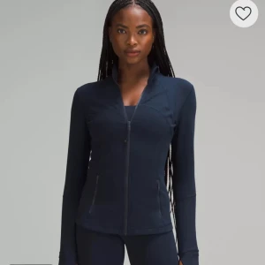 Lululemon jacka  - Så snygg i färgen true navy färg🧸💖🐆  2-4