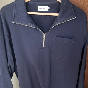 Halv zip up - Large, East west. Använd, gott skick.