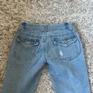 Lågmidjade jeans  - Jätte fina köpt secondhand i usa. Säljer bara vid bra pris