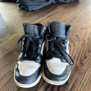 Jordan air 1  - Rätt slitna  Använda rätt mycket  Äkta  Om du vill ha mer bilder kom i dm