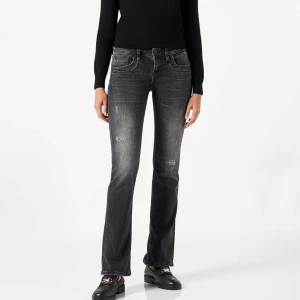 Ltb jeans - Helt oanvända med lapp kvar, modellen valerie. W24/L30. Lågt skurna