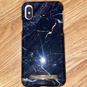 Ideal of Sweden skal - Nytt Ideal of Sweden skal, har bara legat i en låda under längre tid då jag inte längre har samma mobil. Passar iPhone X eller Xs
