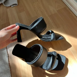 Klackskor  - 2 år gamla men aldrig använda. 