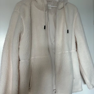 Jumper - Teddyjumper från H&M, aldrig använd 