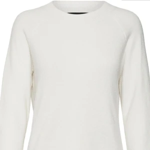 Vit stickad tröja  - Nästan helt ny använd endast några fåtal gånger 💕