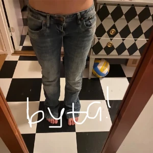 BYTA LTB JEANS - Söker någon som vill byta LTB jeans modellen valerie som är i storlek W24-25 L30, mina är i W27 L32, spelar ingen roll vilken färg, hör av er om ni e intresserade 💞😘