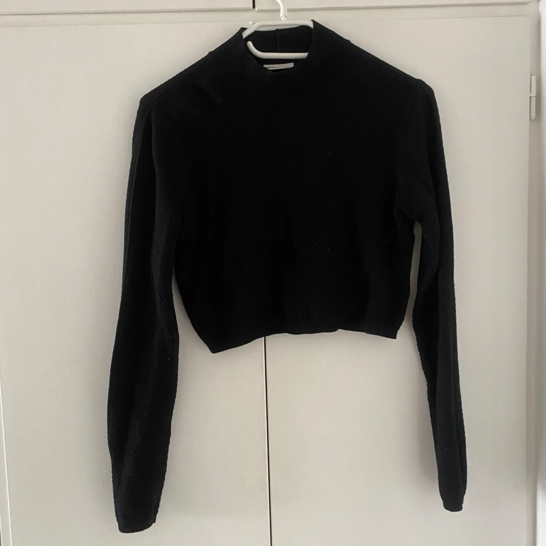 Tunt stickad crop top - 93