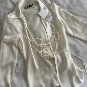 Zara topp - Stl M men passar XS/S. Oanvänd med prislapp kvar 🤍