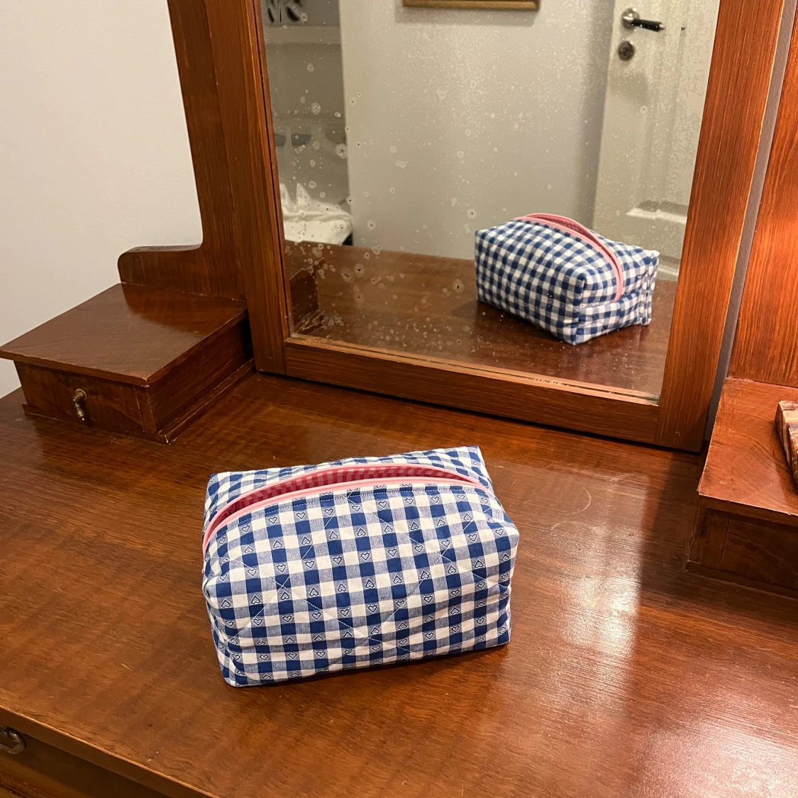 Ginghamrutig necessär