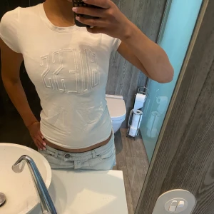 Guess t shirt - Snygg vit T-shirt från guess🤍🤍