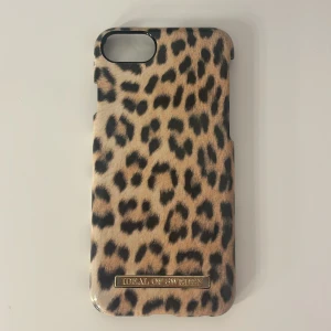 Leopard mobilskal - Snyggt mobilskal ifrån Ideal of Sweden, är till IPhone 6 men funkar också för IPhone 7❤️
