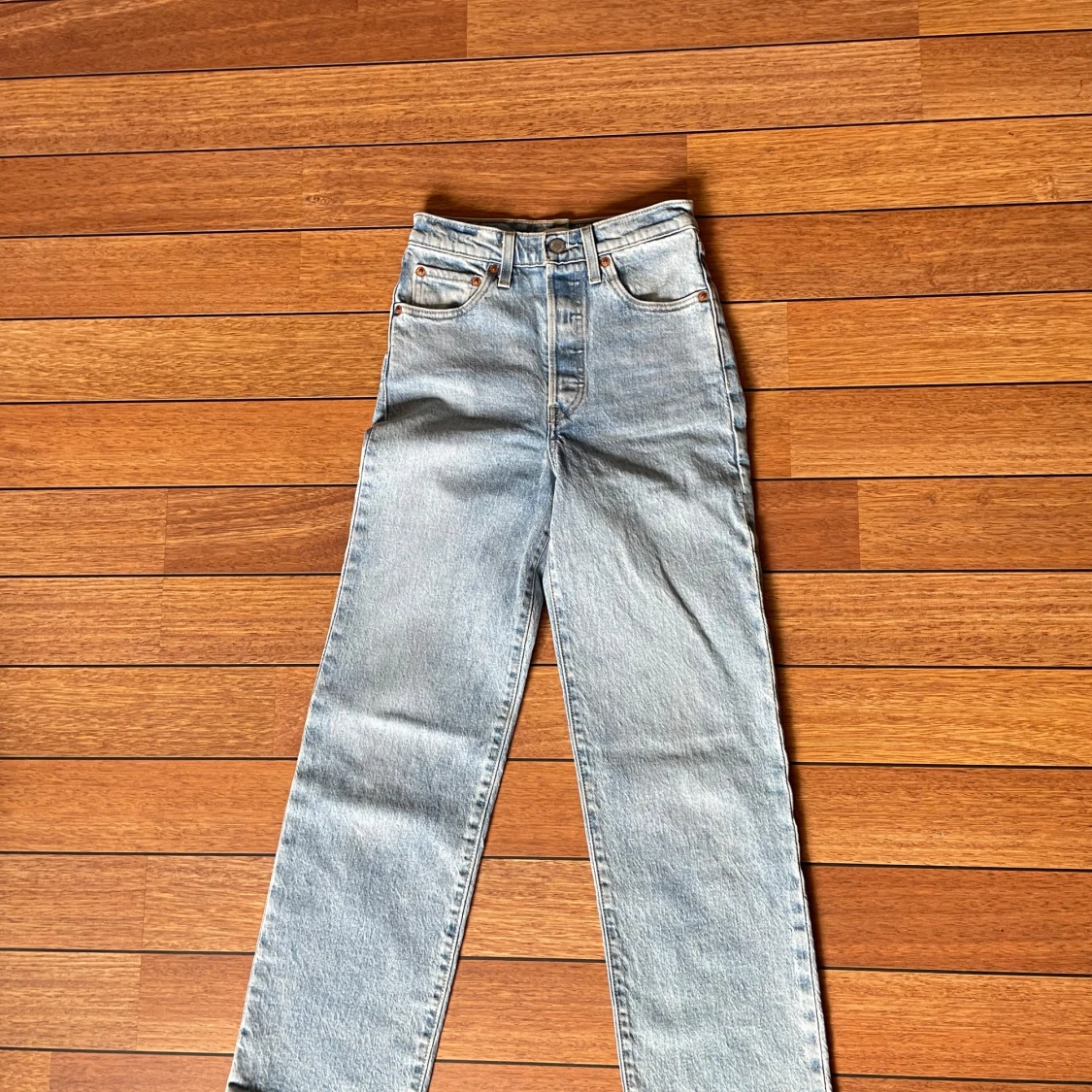 Ljusblå jeansbyxor från Levi's - 92