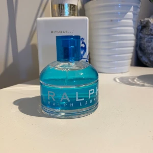 Ralph lauren Vapo  - En 100ml damparfym, helt oanvänd och luktar fantastiskt. Nypris kostar ca 650kr 