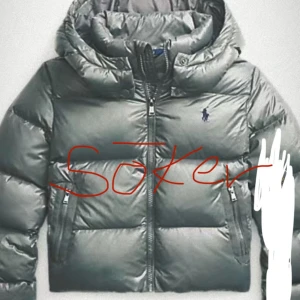 SÖKER!!!! - Söker en ralph lauren puffer jacka i storlek 164/xs❤️Pris 900-1200. Den ska helst vara ljus grå men marinblå funkar också