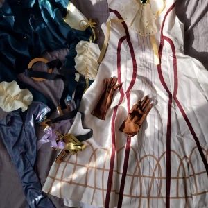 Violet evergarden cosplay costume - Brand new violet cosplay costume! Everything in the pictures is included. 