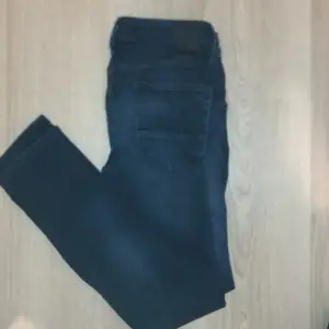 Säljer mina feta Jack&Jones jeans, som jag nu har vuxigt ut. De är i väldigt bra skick och har orginal priset på 600kr.