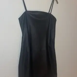 Säljer denna klänning, Använd 3ggr Supersnygg men lite för liten för mig  