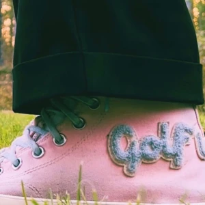 Golf le fleur converse chenille - Smutsiga men annars i nyskick, använda vid fåtal tillfällen. Size 42 HMU vid frågor eller fler bilder:)