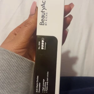 Conceler - Säljer denna anti dark circles concelern som är as bra att täcka saker med. färgen no.05n. nypris 230kr