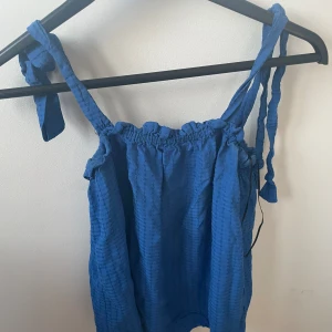 Sommar topp - Mörk blå sommar topp perfekt till sommaren när det är varmt💙☀️
