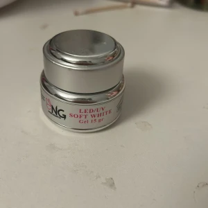 Nagel gele  - Säljer ett Gelé från nagelgiganten efter som det inte kommer till användning eftersom jag andvänder annat gelé.
