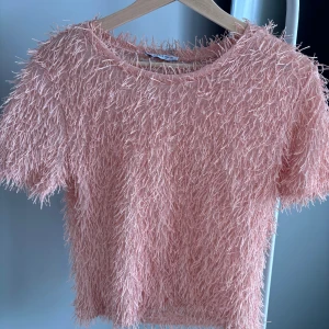 Söt topp - Super fint skick, passar perfekt till fest 