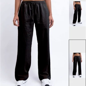 Linnebyxor  - Svartalinnebyxor från madlady🖤väldigt bekväma och långa i längden då de är i tall! De är i midwaist men jag brukar vika ner de så de är lågmidjade