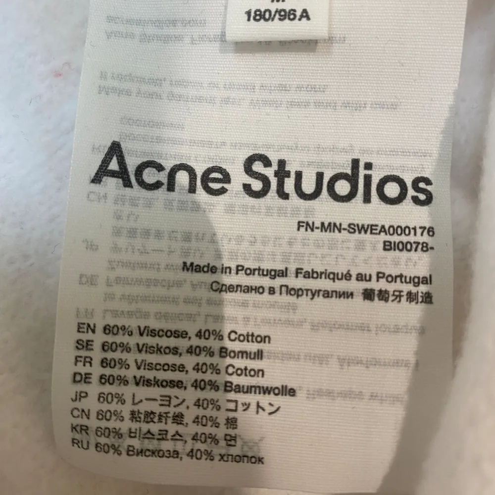 Tjena! Säljer min Acne Studios Logo Ribbed Crewneck Sweatshirt i strl-M. Helt ny, aldrig använd. Hoodies.