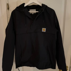Carhartt jacka - Säljer denna carhartt jacka i väldigt bra skick! Hör av om intresse 