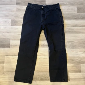 Carpenter jeans H&M  - Tjena! Säljer denna jeans då jag måste tömma garderoben Vid frågor och funderingar så är det bara att kontakta
