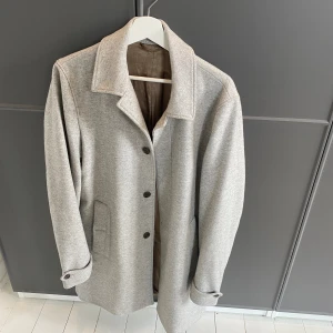 Tiger of Sweden rock - Säljer nu denna stilrena rock. Skick: 9,5/10  Pris: 1200kr (kan gå ned vid snabb affär)