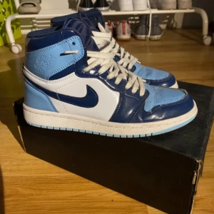 Nike Jordan - Använd enstaka gånger, fortfarande mycket bra skick! Skosnören och lådan ingår. Priset går att diskutera☺️