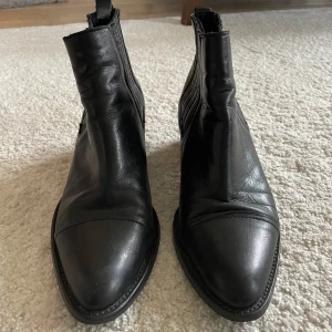 Bianco stövletter - Svarta stövletter i skinn och jättefint skick. 