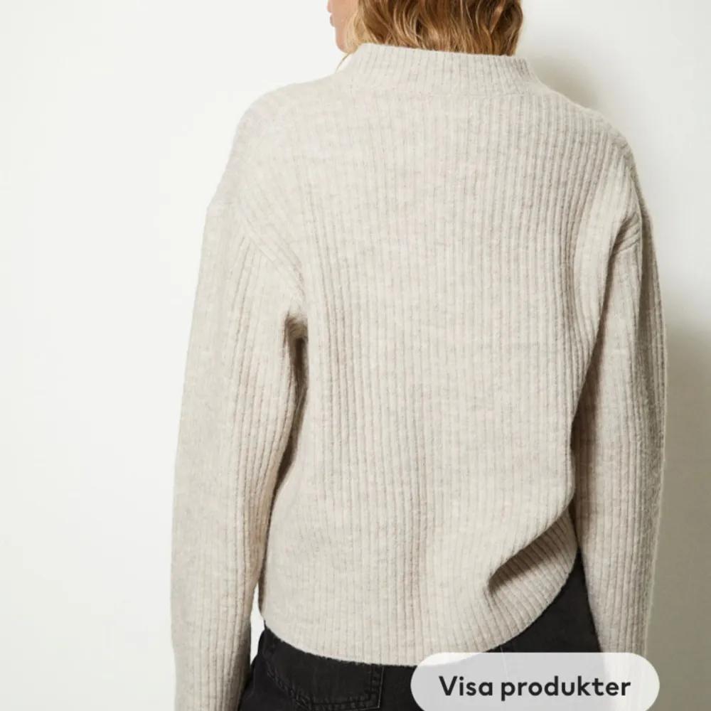 Från H&M, använd fåtal gånger, nyskick. Köptes för 199:-, säljer för 70:-.. Tröjor & Koftor.