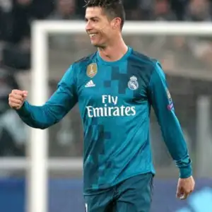 Helt ny Ronaldo Champions league jersey 2017-2018. Felfri och i perfekt skick. Otroligt vacker och stilig samt skön i material och storlek.