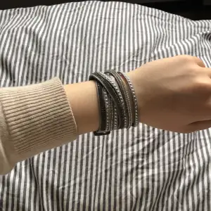 Jätte fint armband, säljer för jag vill rensa 💗 aldrig använd