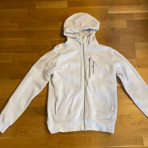 Sail racing hoodie i fint skick. Nypris 1500kr.  Storlek M herr. 