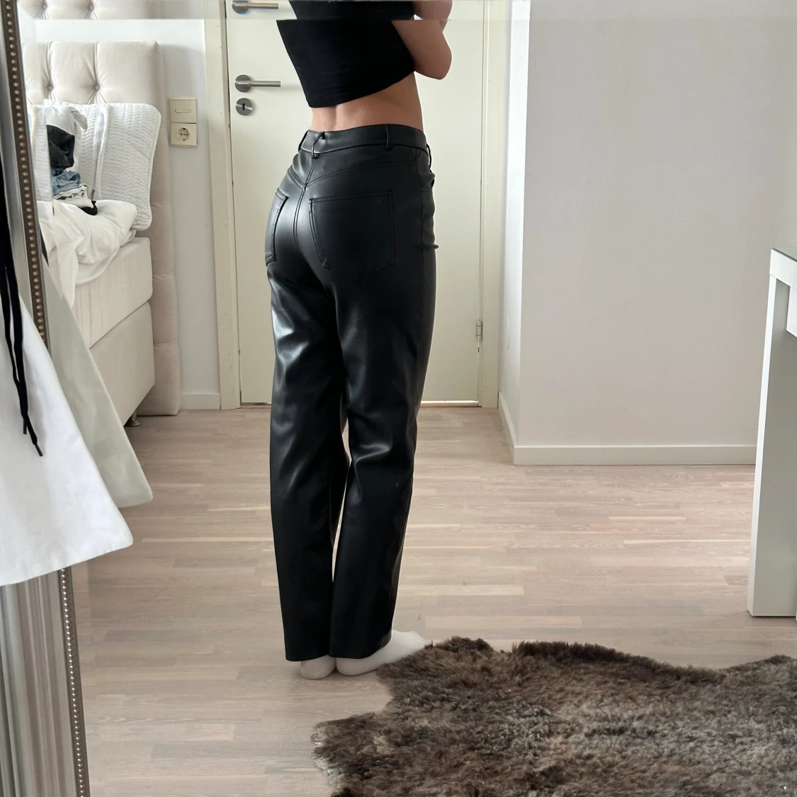 Svarta skinnbyxor  - 90