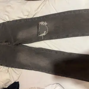 Jättefina jeans från shein som är oanvända pga fel storlek helt nya! Köpte dom för 177kr