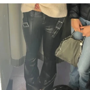 New yorker skinnbyxor!! - (lånade bilder!) Helt nya, lapp kvar!  Bältet är fast sytt men går att sprätta bort💓Tryck gärna på köp nu!!