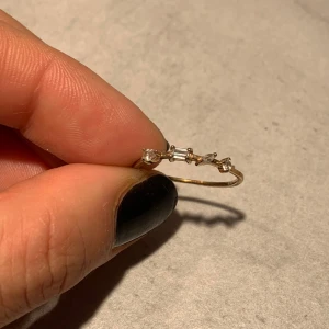 Guldpläterad ring - Ring från Safira i guldpläterat silver. Storlek 17. 