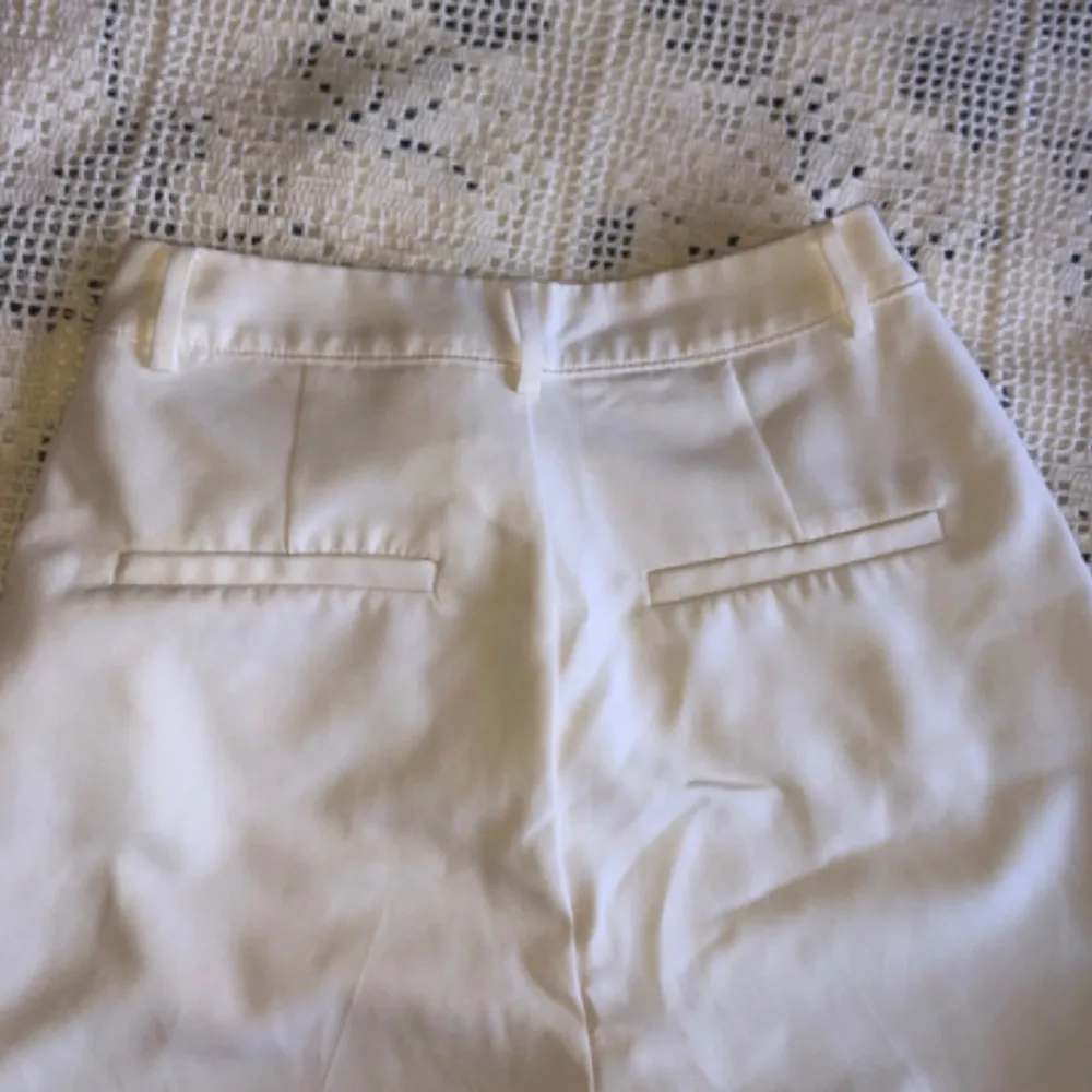 Vita modellen Vilma. Använda typ 3 gånger. 💗. Jeans & Byxor.
