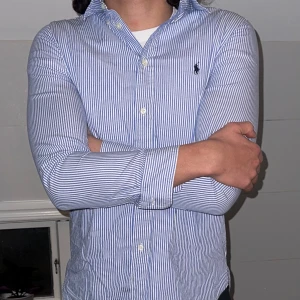 Randig Ralph Lauren skjorta - Oanvänd polo skjorta  Skick 10/10 