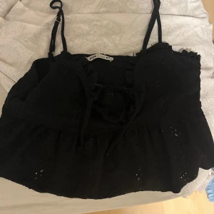 Svart linne - Svart fint linne från new yorker, litet för mig därför de säljs, använt ett antal gånger men bra skick 